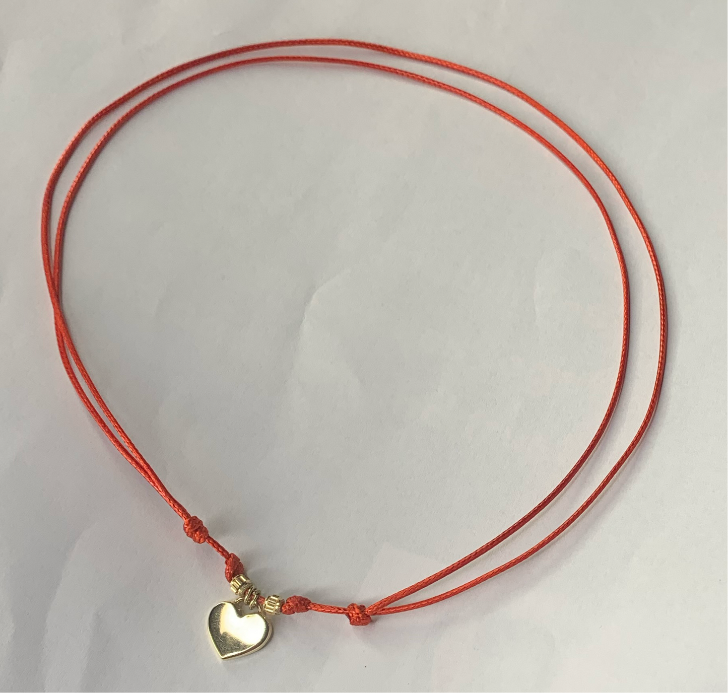Heart Lock Necklace, Hero Gift for Her, Red String Jewelry, Self-Love Gift, Minimalist Gold Necklace, Women’s Day Gift Idea, Cadeau Femme Maroc, Collier Rouge Symbolique, Bijou Spiritualité, Matana le-isha, מתנה לנשים מעוצבת בעבודת יד, Lucky Charm Necklace, Artisan Jewelry Morocco, Cadeau d’Amour, Small Gift for Wedding Guests, Bridal Blessing Jewelry, Spiritual Gift Handmade, Meaningful Gift for Women.